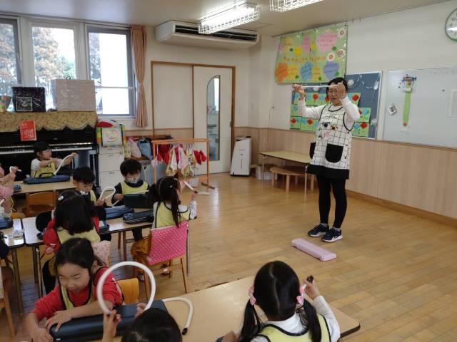 3/15(水) つくし組 音楽遊びでピアニカを行いました!