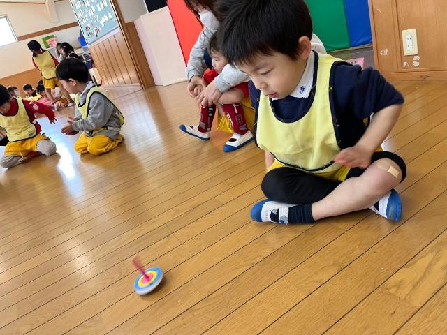 つくし組・とんぼ組・ほし組 こま回し大会